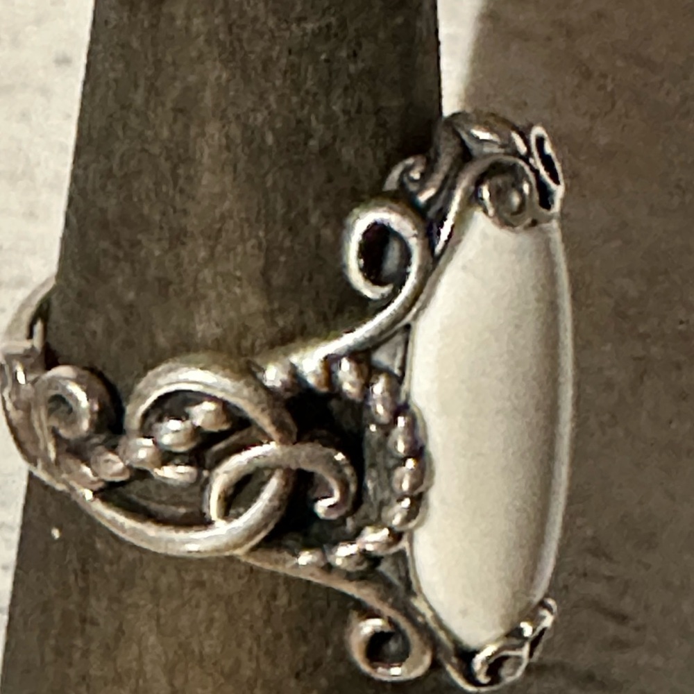 Carolyn Pollack Silver and Cream Ring - Picture 5 of 7